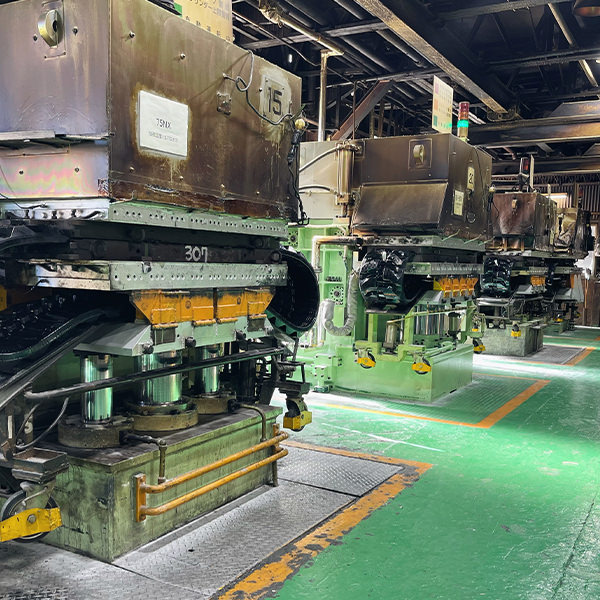 工場内の機械の写真